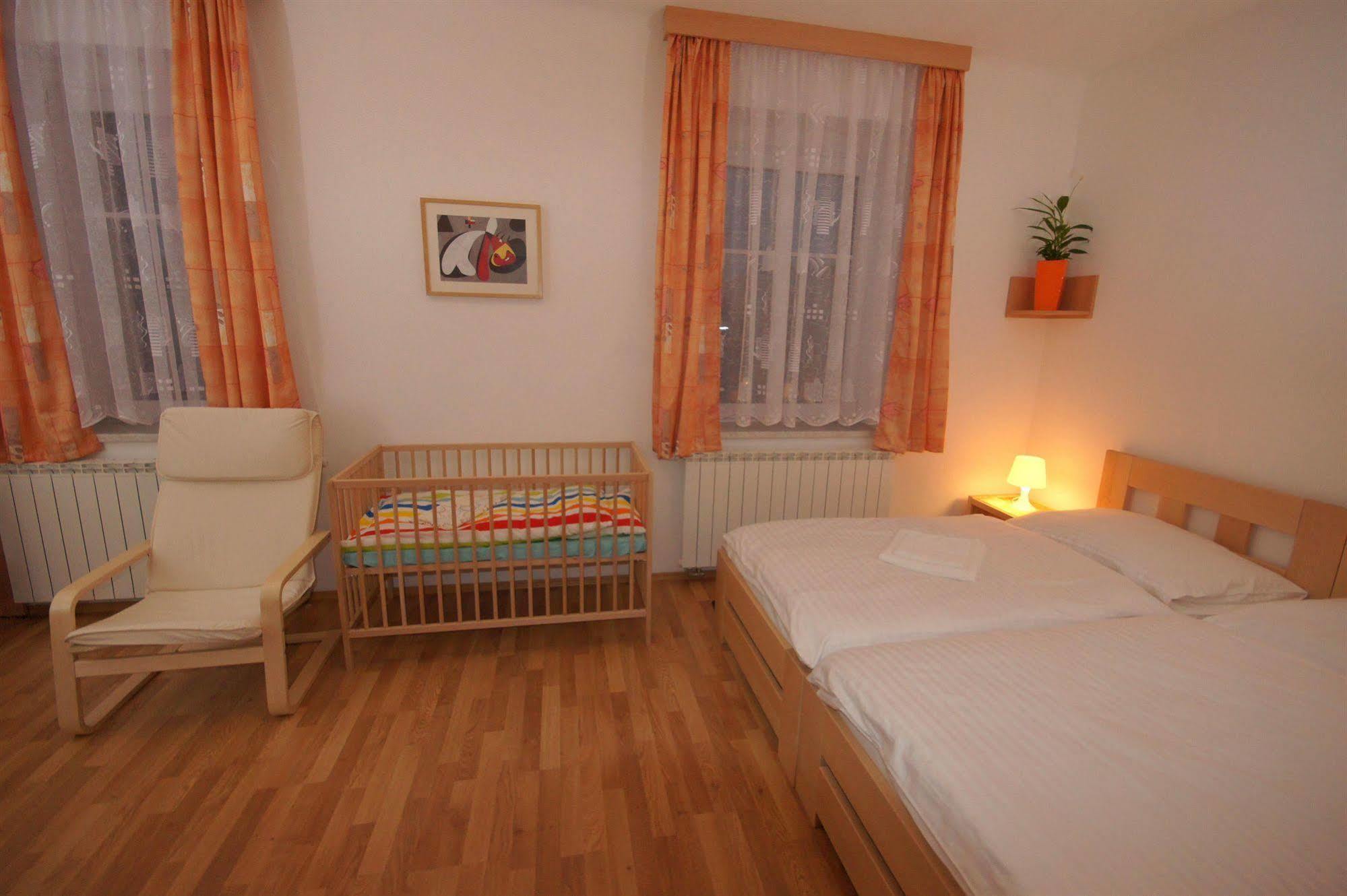 Hotel Garni Rambousek Prague Exterior photo